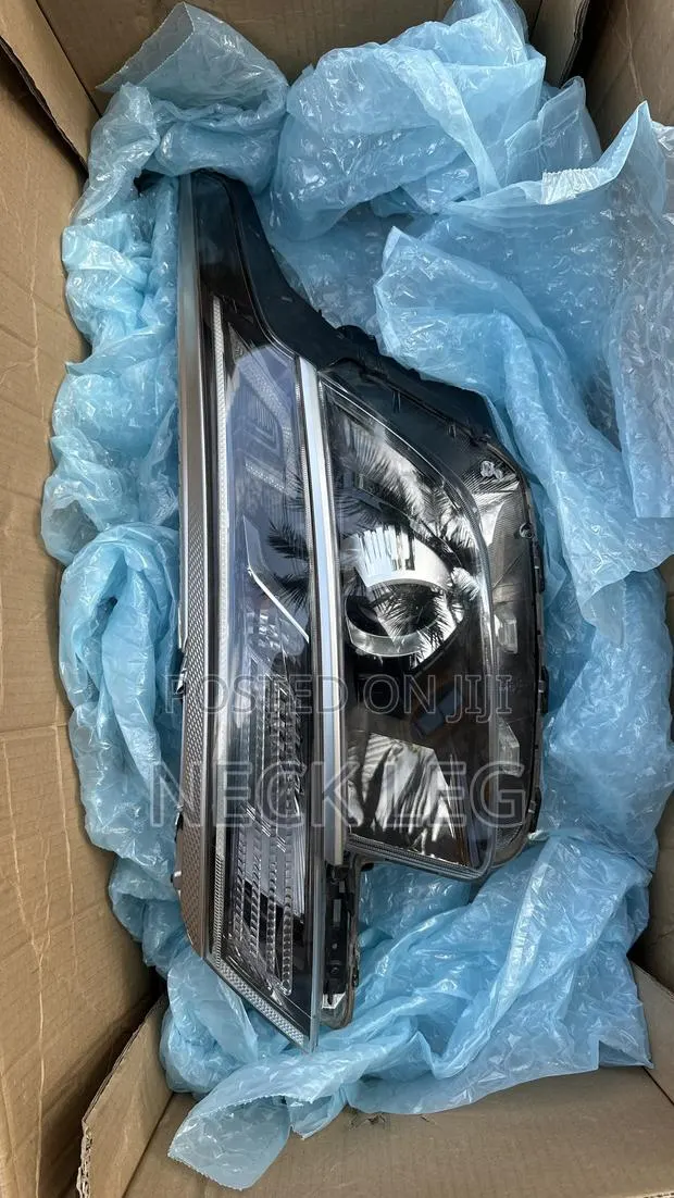 Original Kia Seltos Driver Side Headlight With the Bulb · Photo 1