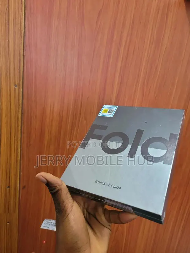 New Samsung Galaxy Z Fold4 256 GB Black · Photo 1