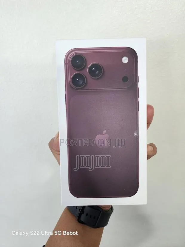 Apple iPhone 18 Pro Max 1 TB Red · Photo 1