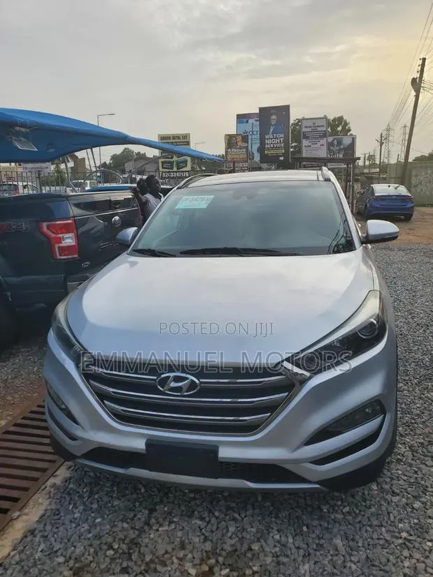 Hyundai Tucson Limited AWD 2017 Silver · Photo 1