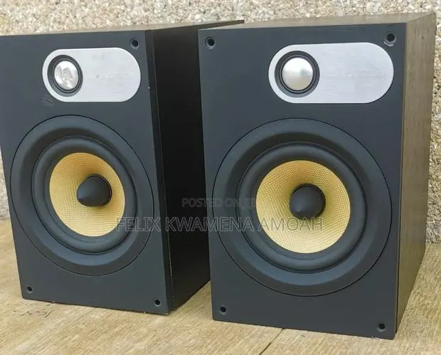 Powerful Sound Bowers Wilkins 686 Speakers · Photo 1