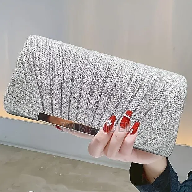 Cute Ladies Clutch · Photo 2