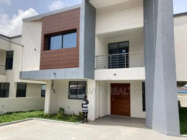 5bdrm House in West Hills Mall for sale · Photo 1