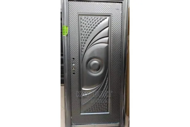 Decent Black Door With All Accessories · Photo 1