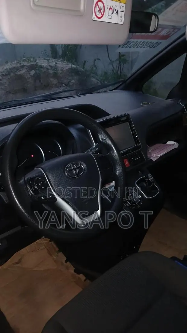 Toyota Voxy 2015 Black · Photo 1