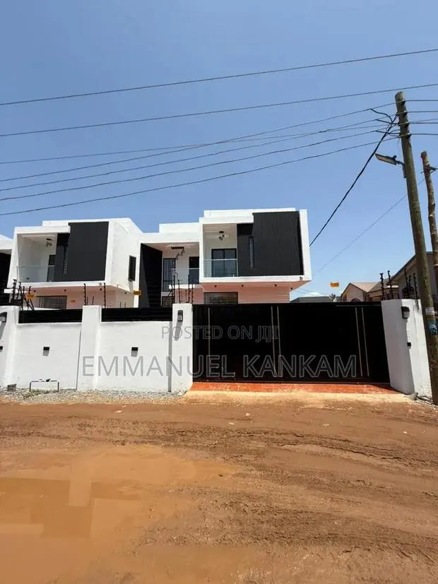 4bdrm House in Baatsona Total for sale · Photo 1