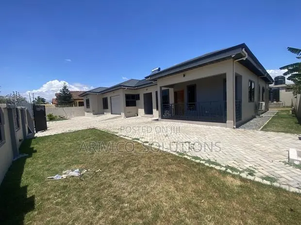 4bdrm House in Community 18, Accra Metropolitan for rent · Photo 1