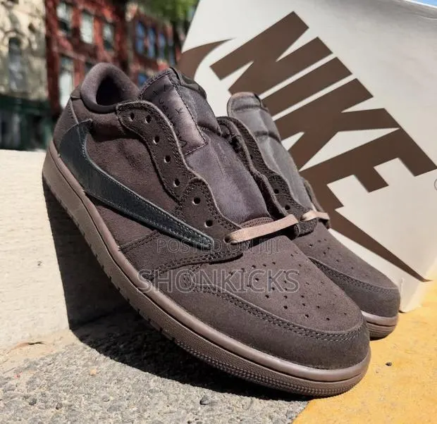 Jordan 1 Low Travis Scott- Brown · Photo 1