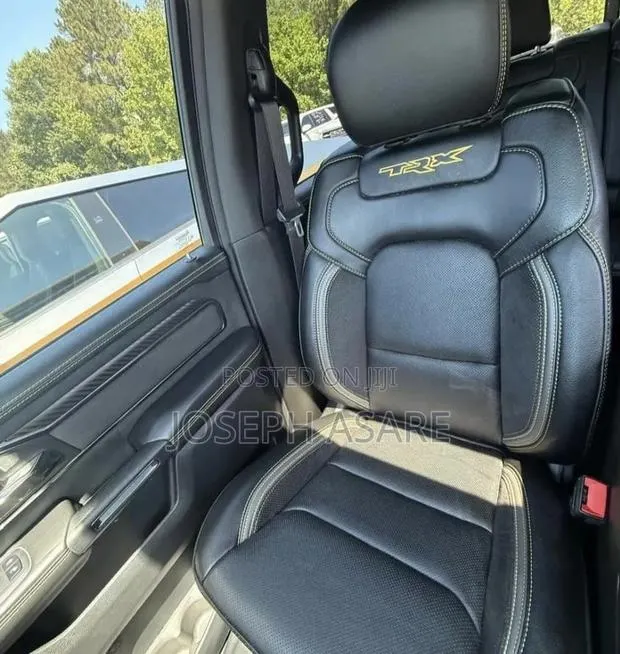 Dodge RAM 2023 Yellow · Photo 1