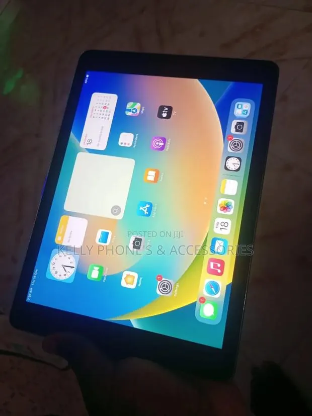 Apple iPad 10.2 (2020) 128 GB Silver · Photo 1