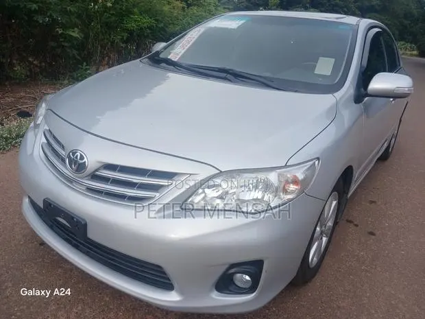 Toyota Corolla Altis 2013 Silver · Photo 1