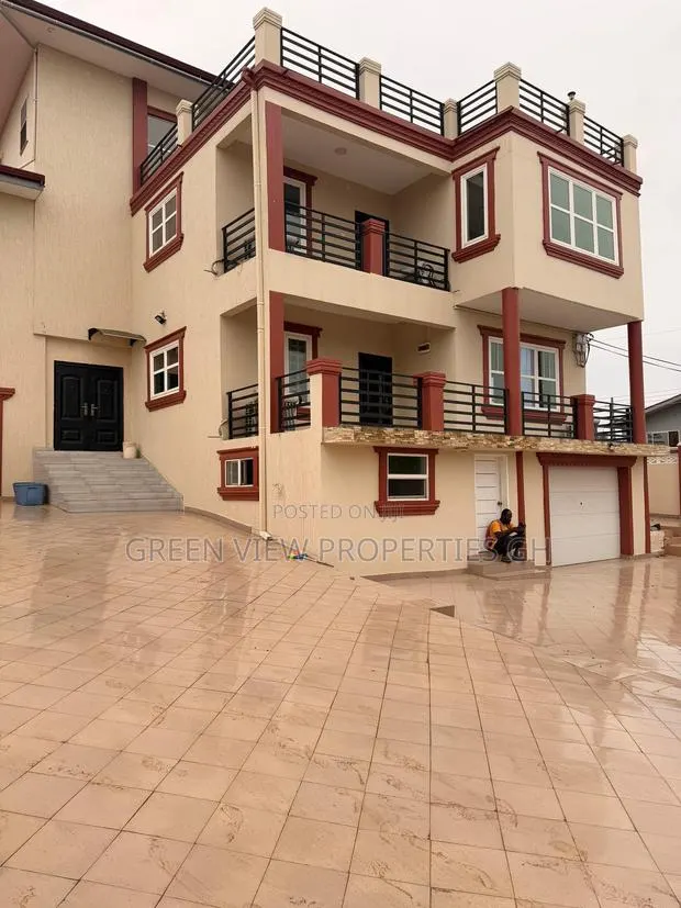 4bdrm Duplex in West Hills Mall Area for sale · Photo 1