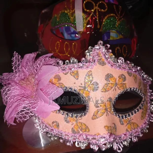 Party Mask / Masquerade Mask · Photo 1