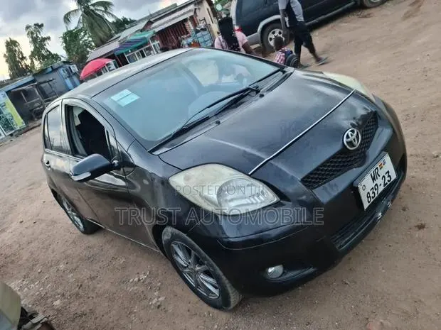 Toyota Vitz 2010 Black · Photo 1