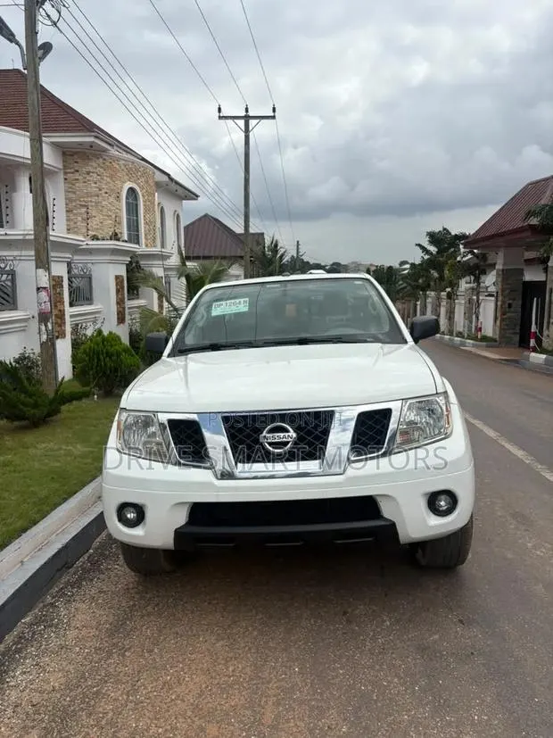 Nissan Frontier 2016 White · Photo 1
