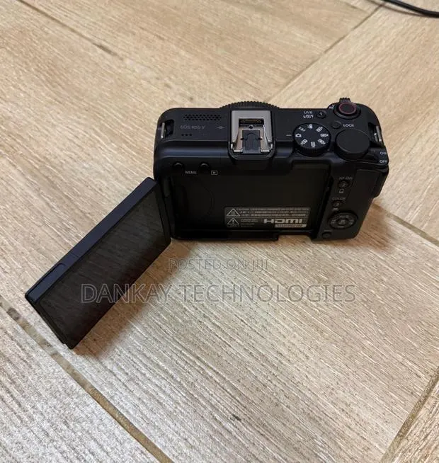 Canon Eos R50 v Mirrorless Camera With 14-30mm F/4-6.3 Lens · Photo 1