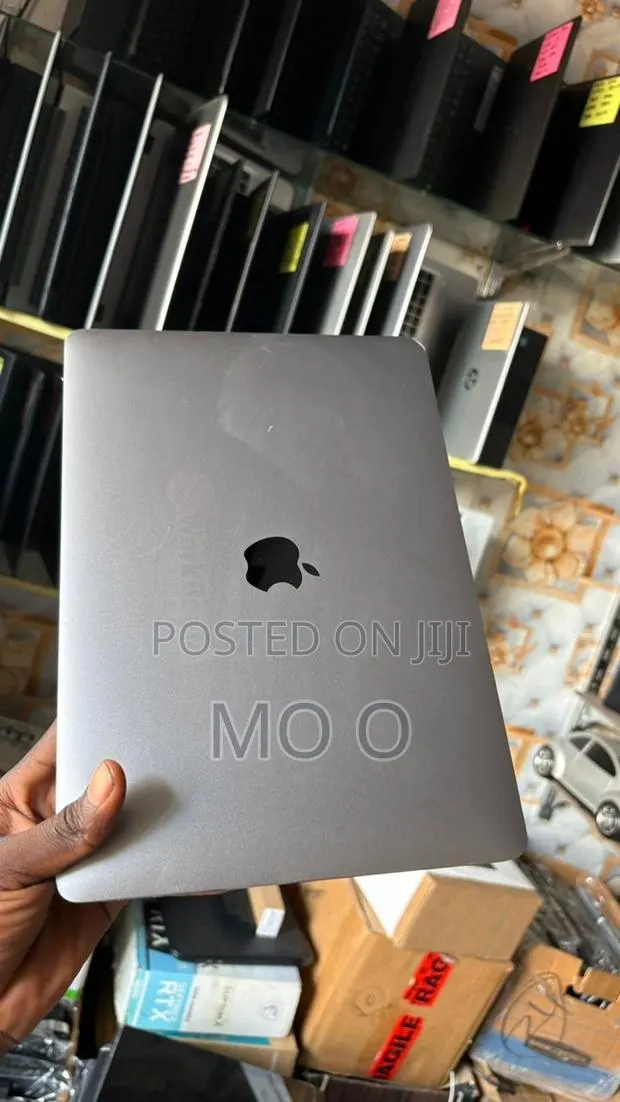Laptop Apple MacBook Pro 2017 8GB Intel Core i5 SSD 256GB · Photo 1