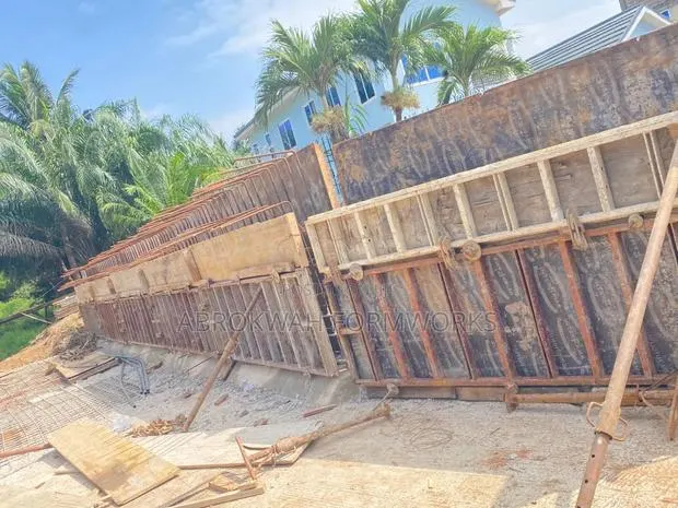 Colums/Lift Formwork/Scaffolds /Pillars · Photo 1