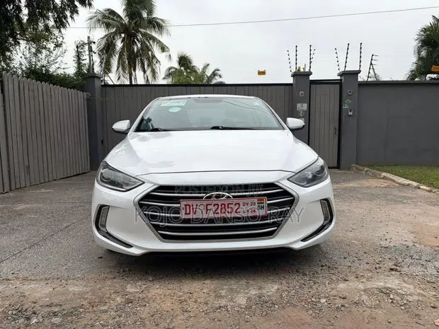 Hyundai Elantra SE 2018 White · Photo 1