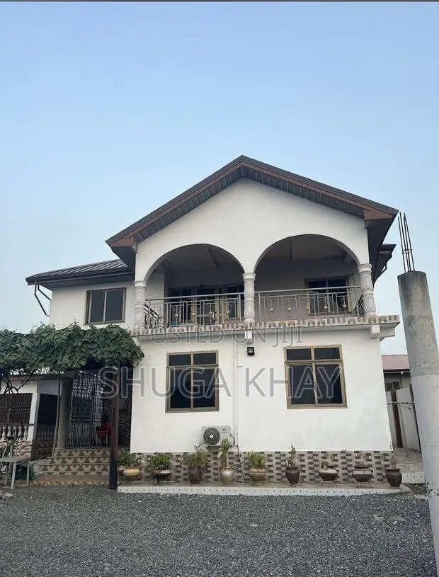 Furnished 5bdrm House in Teshie for rent · Photo 1