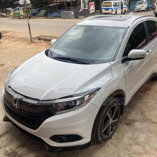 Honda HR-V Sport AWD 2019 White · Photo 1