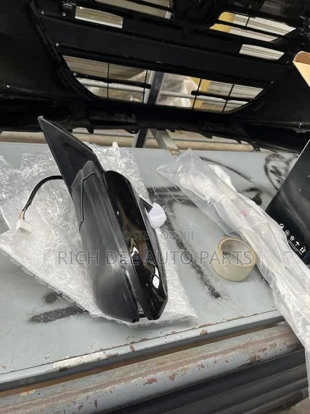 Honda Civic 2016-2021 Side Mirrors · Photo 1
