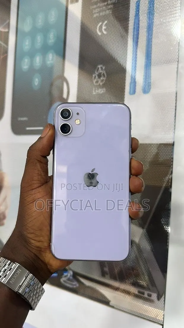 Apple iPhone 11 64 GB Purple · Photo 1