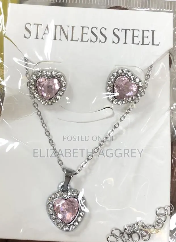 Luxurious Necklace,anklet and Bracelet · Photo 1