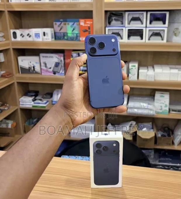Apple iPhone 17 Pro 1 TB Blue · Photo 1