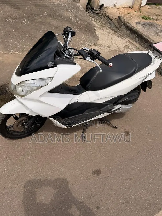 Honda 2022 White · Photo 1