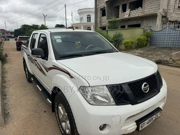 Nissan Navara 2014 White · Photo 1