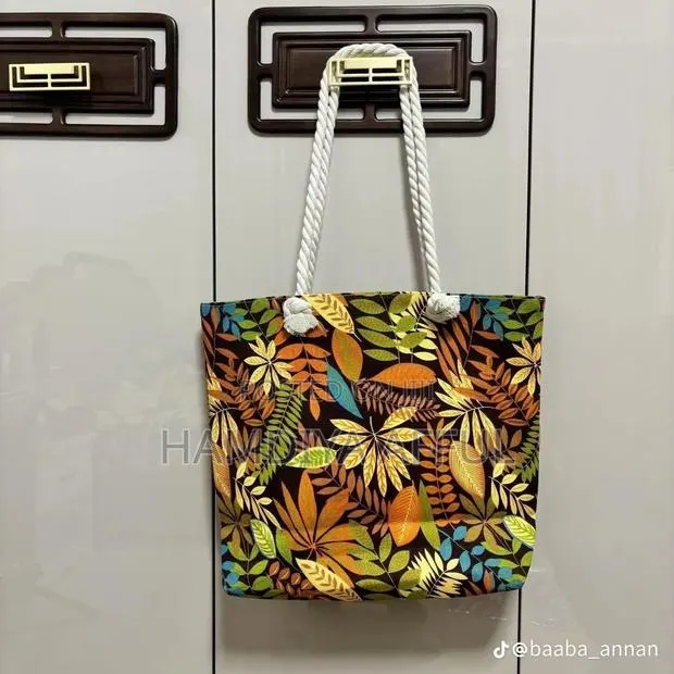Student Tote Bag · Photo 1