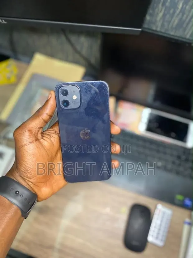 Apple iPhone 12 64 GB Blue · Photo 1