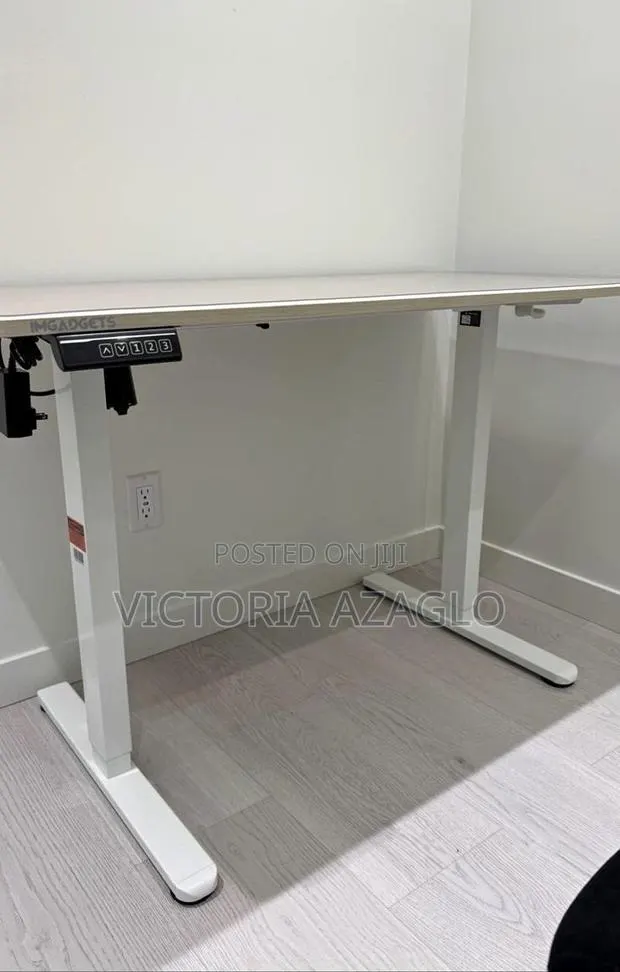 Electric Gaming Table / Office Table - Adjustable · Photo 1