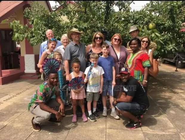 Professional Tour Guide Services · Photo 1