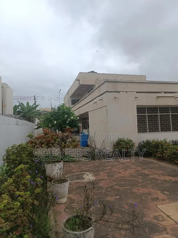 7bdrm House in Seekers Realty, Dzorwulu for sale · Photo 1