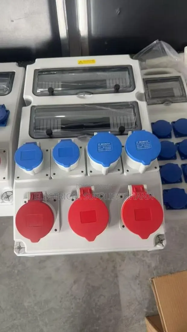 Socket Distribution Board 4×230v Blue 3×415v Red Outlets · Photo 1