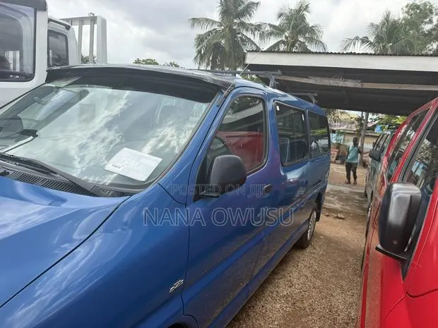 Toyota HiAce 2010 Blue · Photo 1