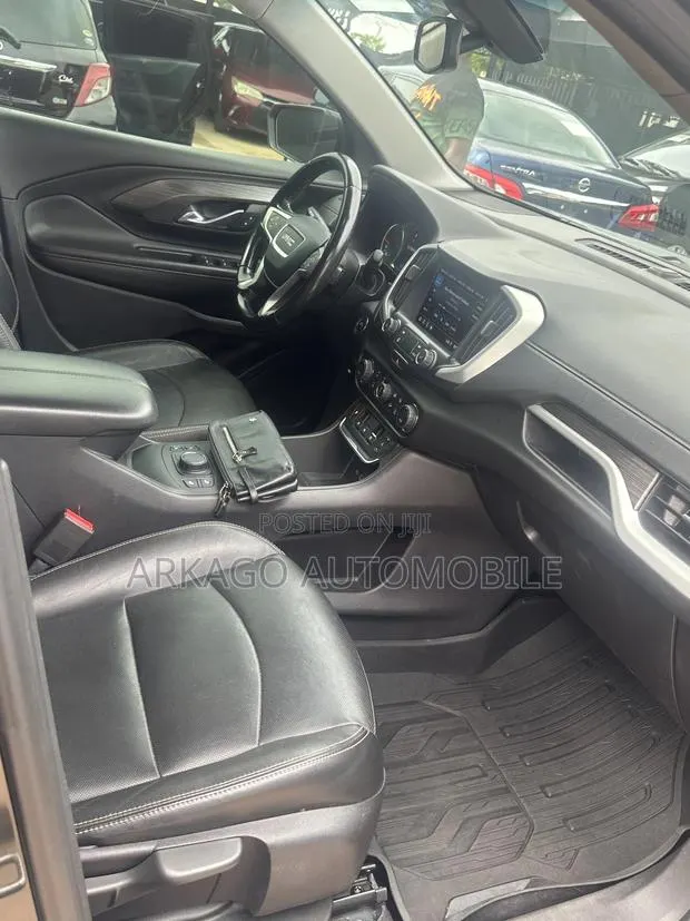 GMC Terrain SLT FWD 2019 Green · Photo 1