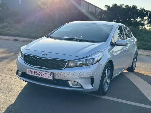Kia K3 Luxury 2018 Silver · Photo 1
