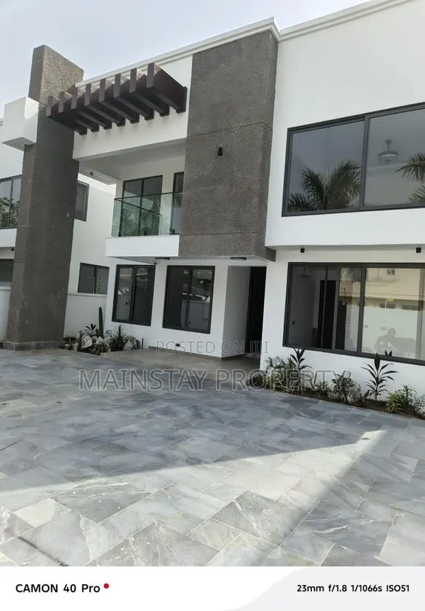 4bdrm House in Cantonments for sale · Photo 1