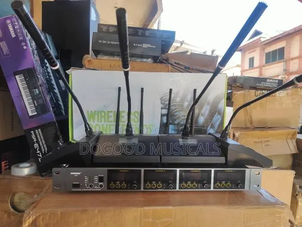 Shure a-4 4-in-1 Digital Wireless Conference Microphones · Photo 1