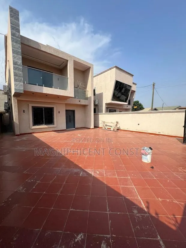 4bdrm Duplex in Lakeside Estates, Ashaley Botwe for sale · Photo 1