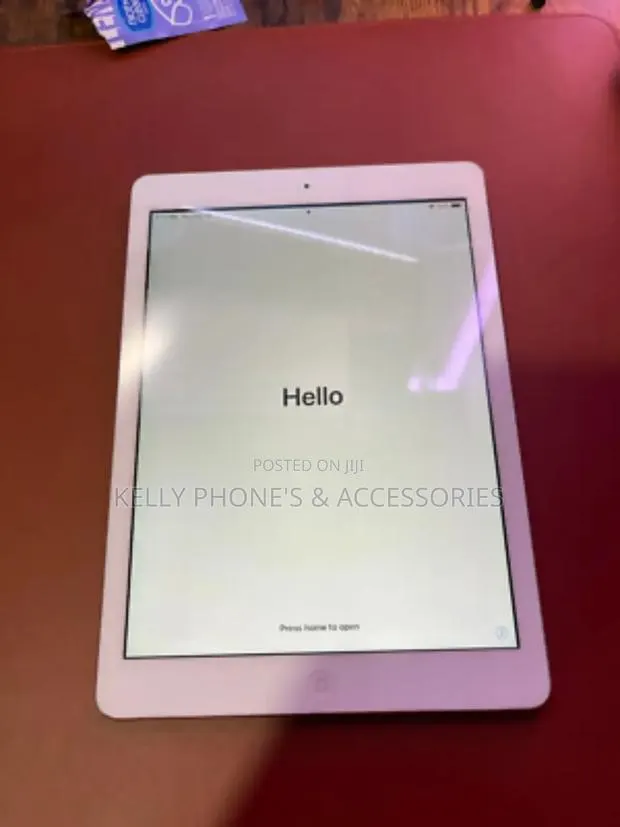 Apple iPad 9.7 64 GB Silver · Photo 1