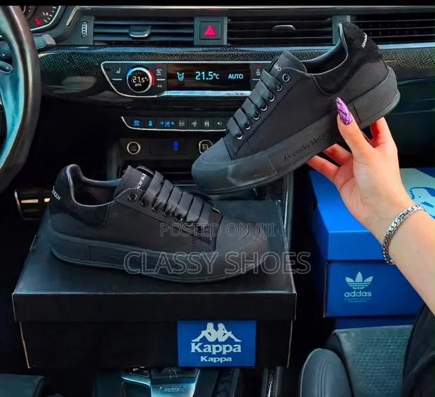 Alexander McQueen All Black · Photo 1