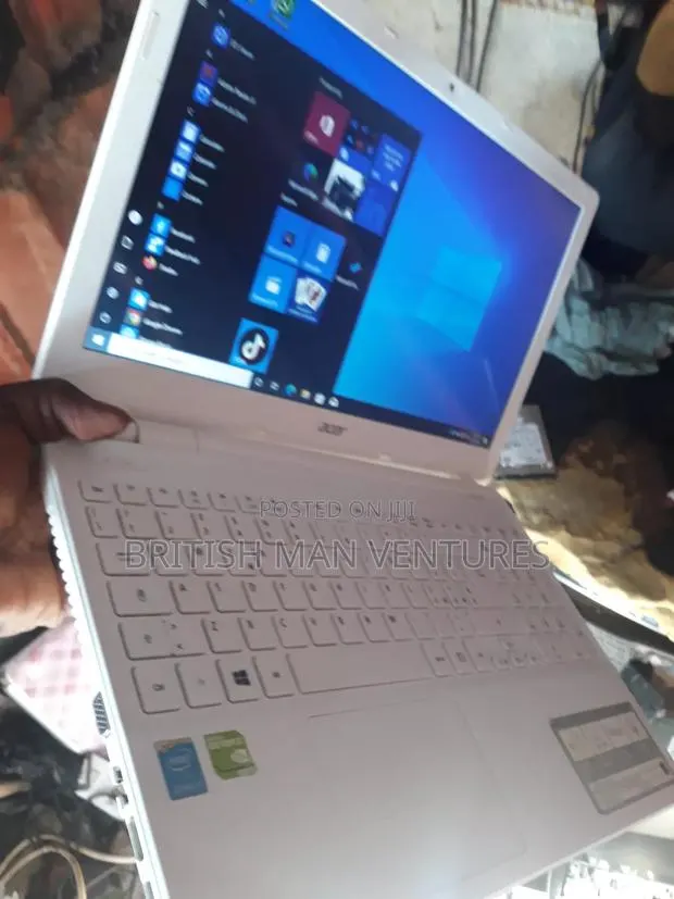 Laptop Acer Aspire V3-572G 4GB Intel Core i5 HDD 500GB · Photo 1