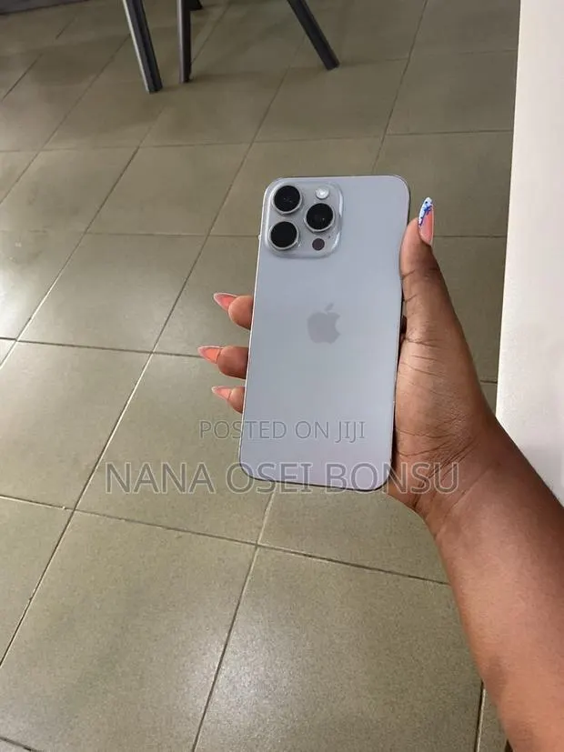 Apple iPhone 15 Pro Max 256 GB White · Photo 1
