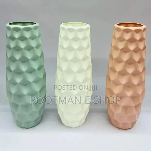 Plastic Flower Vase – Geometric Tall Vase - 1-Piece · Photo 1