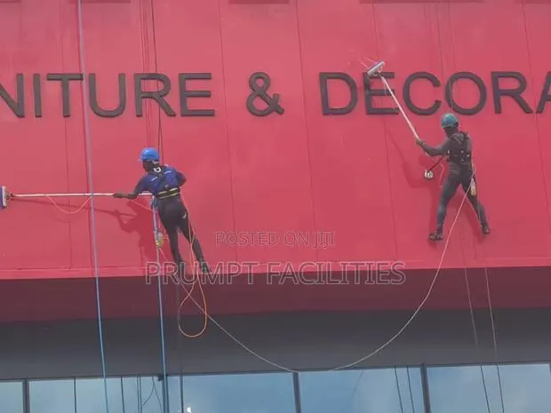 Alucubond and Window Glass Facade Cleaning · Photo 1