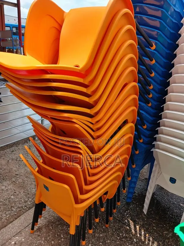 Affordable Plastic Chair With Metal Legs · Photo 1